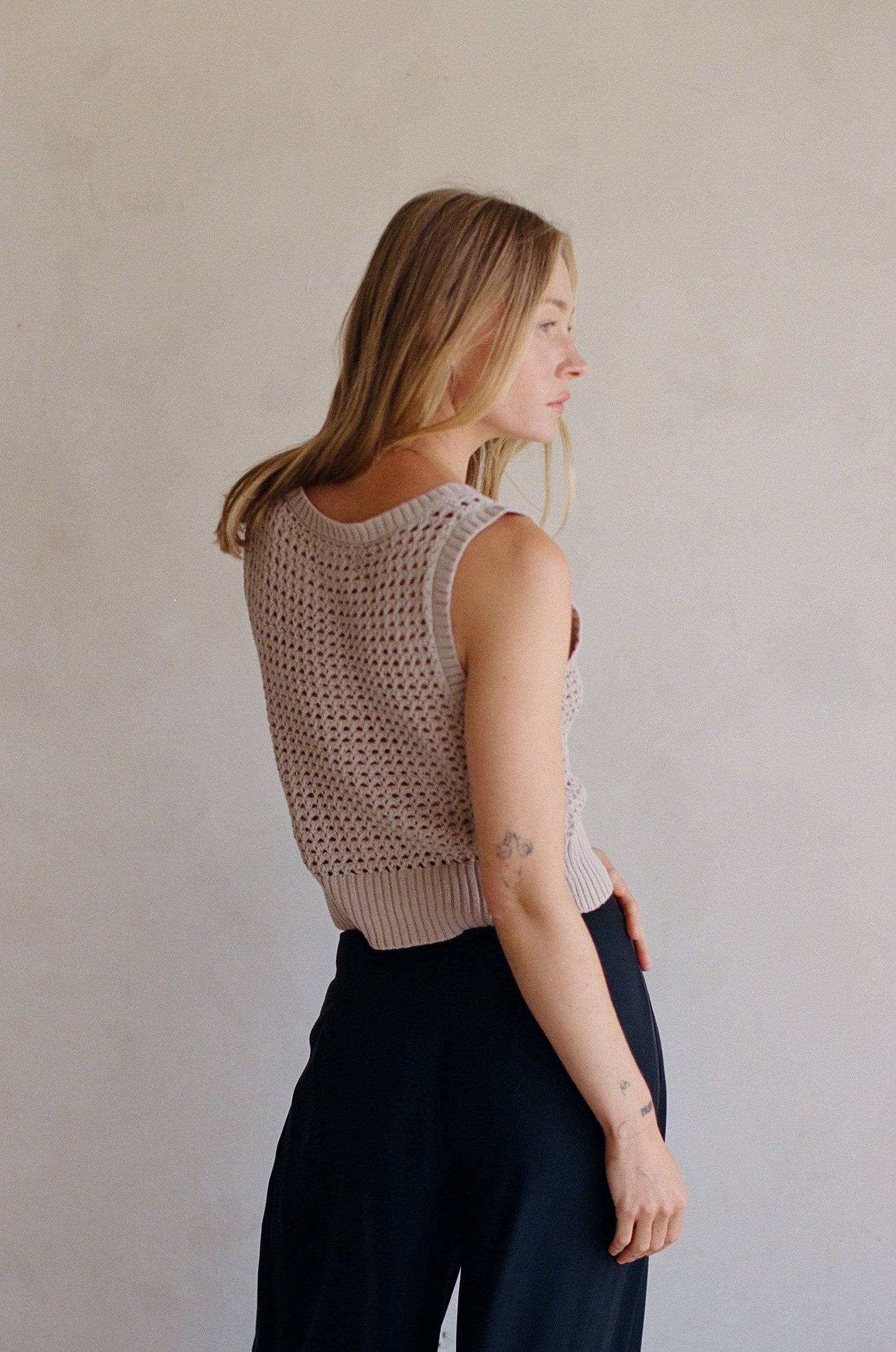 AW1042 | Knit 100% Cotton Sweater Vest Top