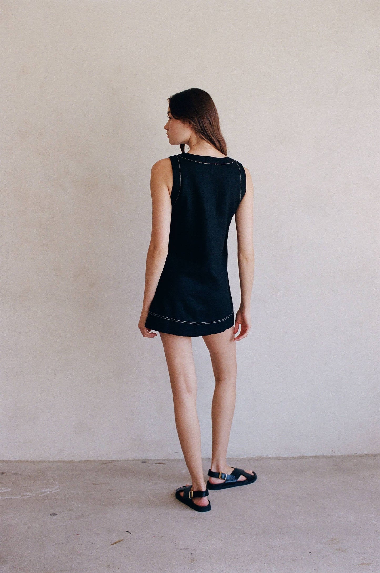 AR1170 | Woven 100% Linen Sleeveless V-Neck Buttondown Mini