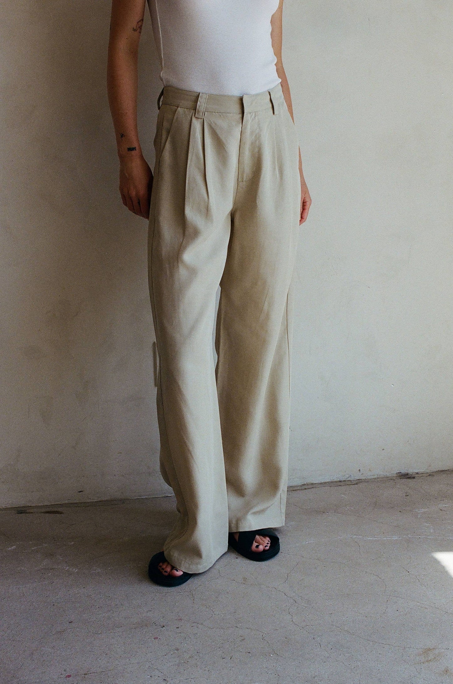 AR1103 | Woven Tencel Linen High Rise Wide Leg Trousers