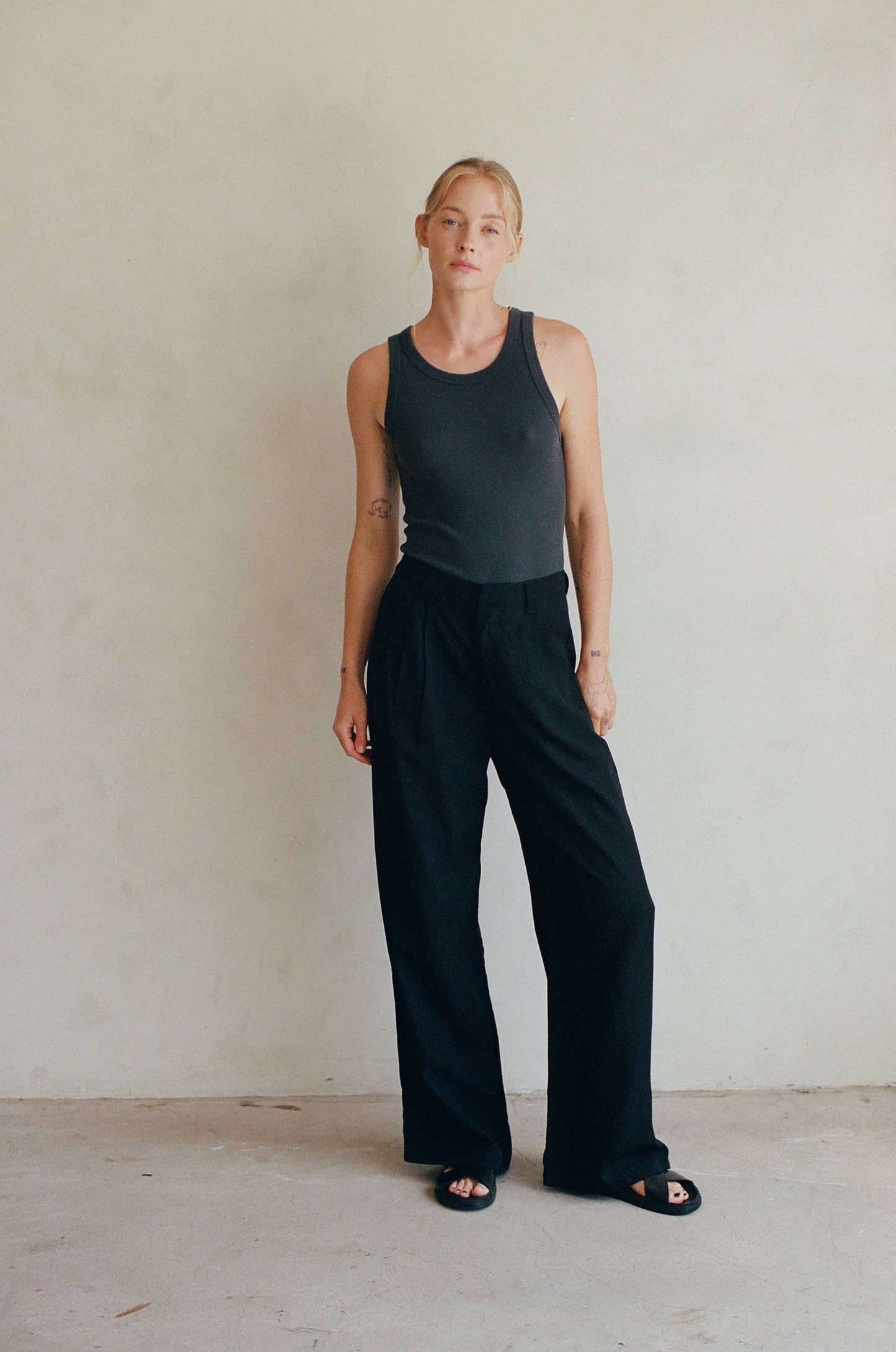 AR1103 | Woven Tencel Linen High Rise Wide Leg Trousers