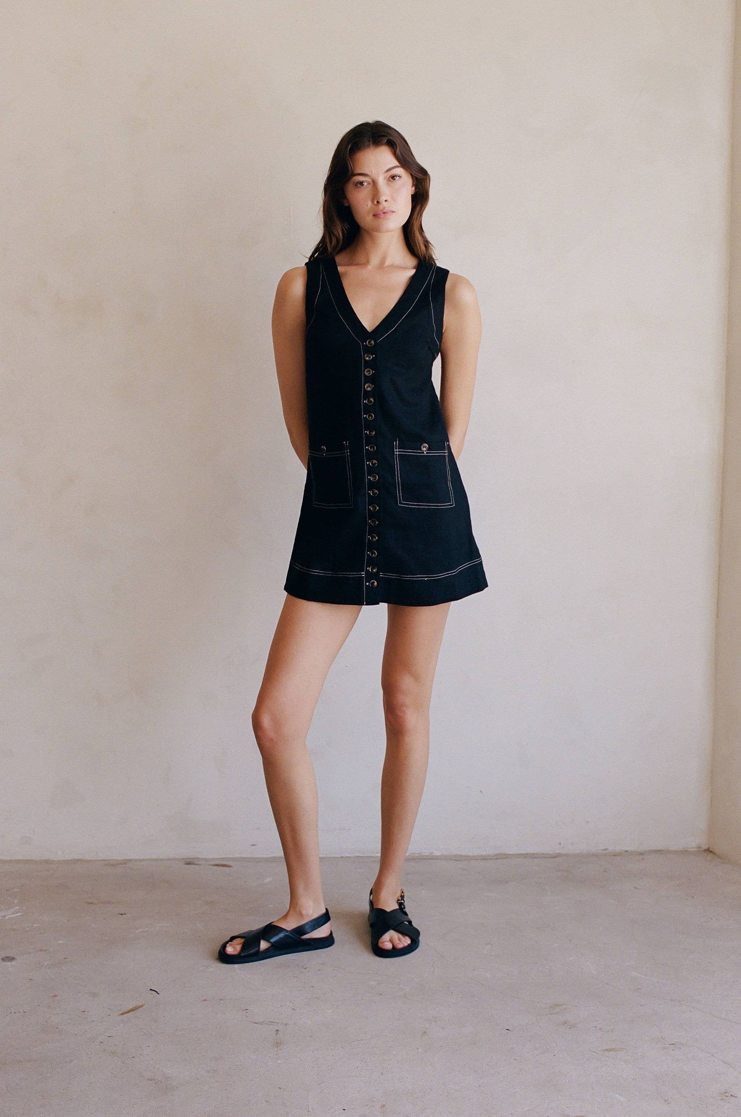 AR1170 | Woven 100% Linen Sleeveless V-Neck Buttondown Mini