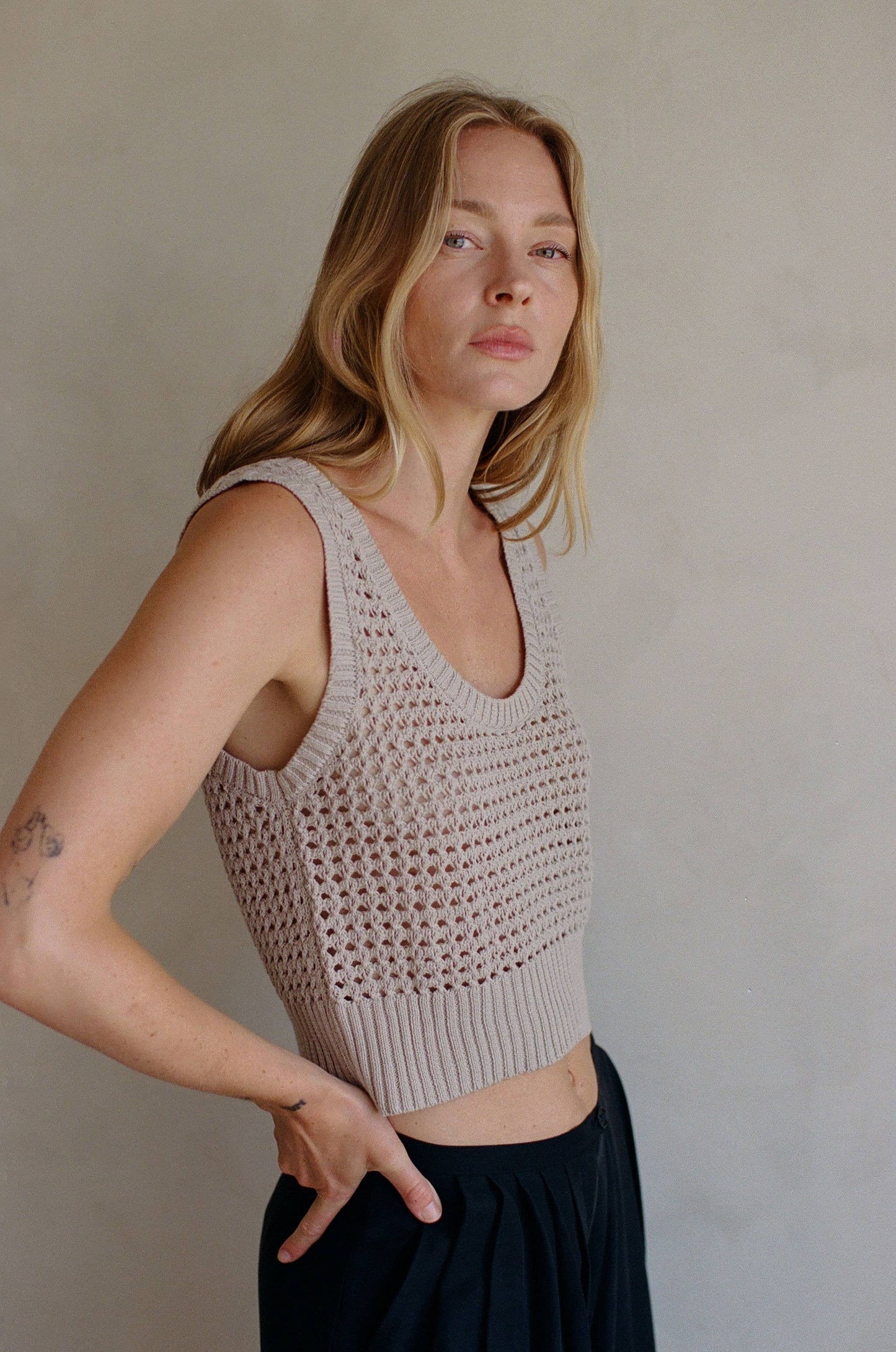AW1042 | Knit 100% Cotton Sweater Vest Top