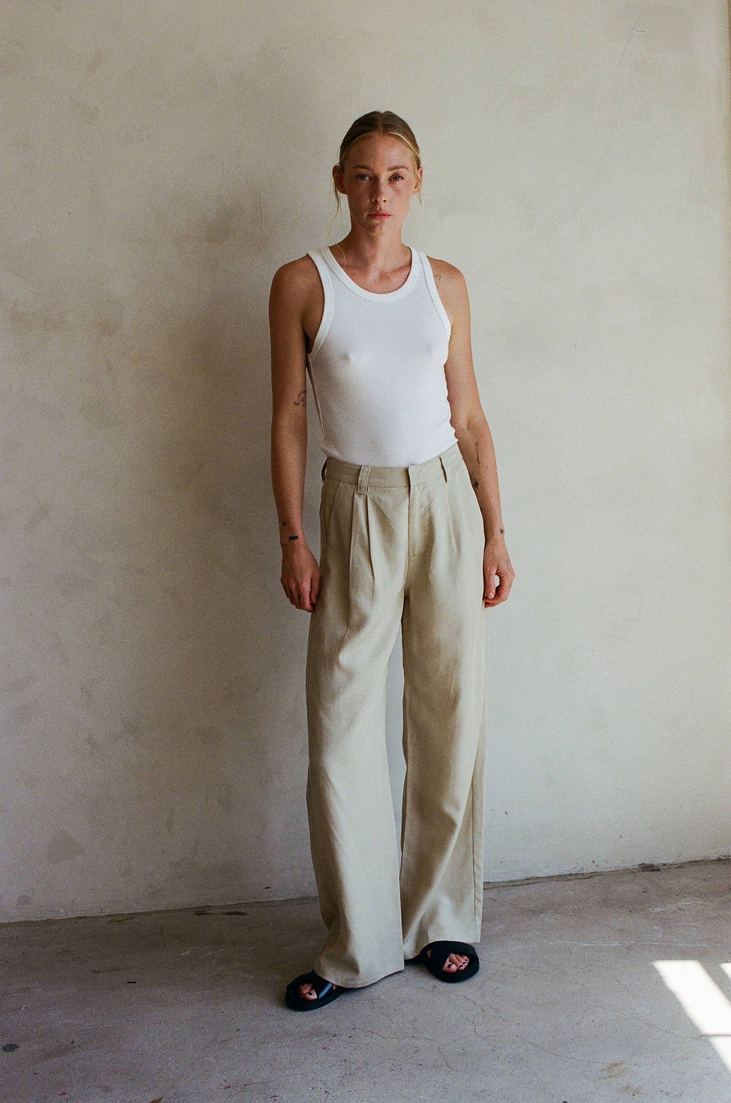 AR1103 | Woven Tencel Linen High Rise Wide Leg Trousers