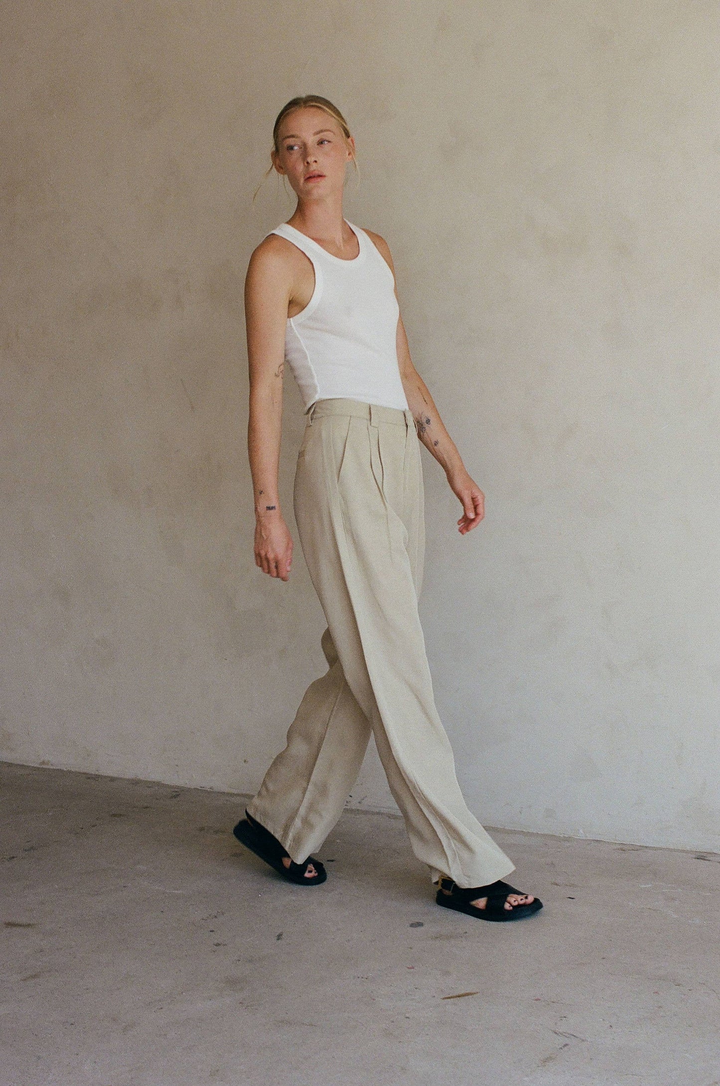 AR1103 | Woven Tencel Linen High Rise Wide Leg Trousers