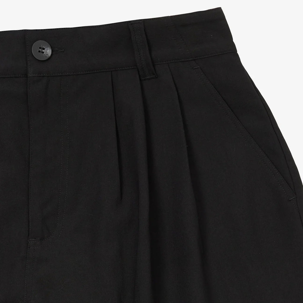 The Triple Pleat Shorts - Black