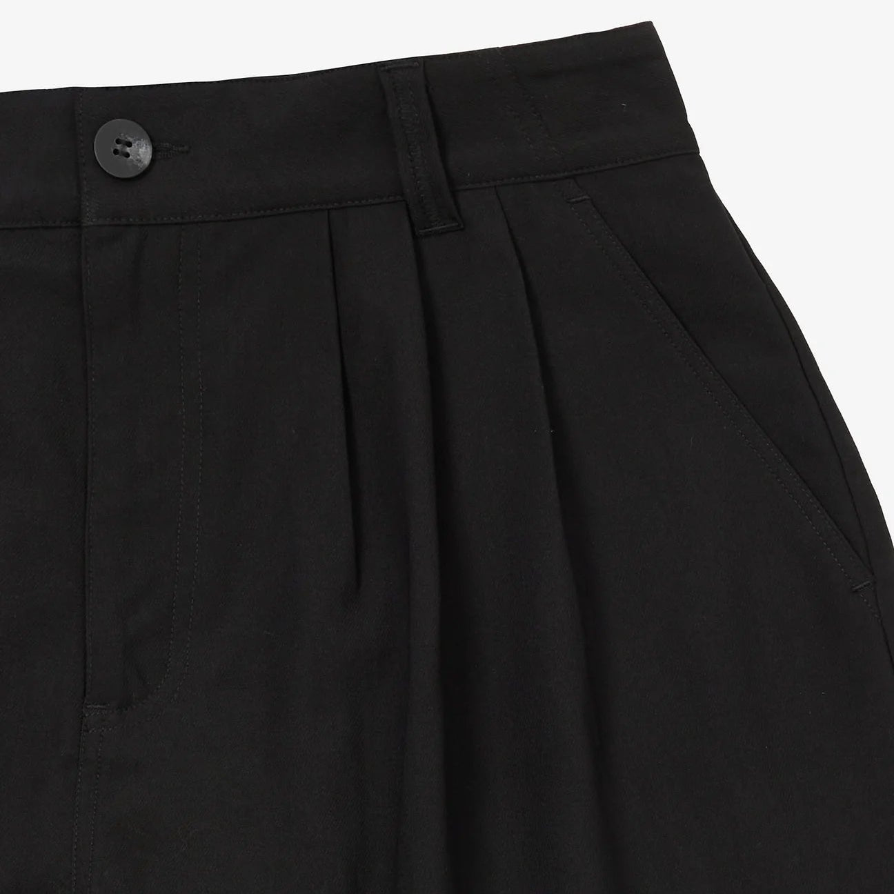 The Triple Pleat Shorts - Black