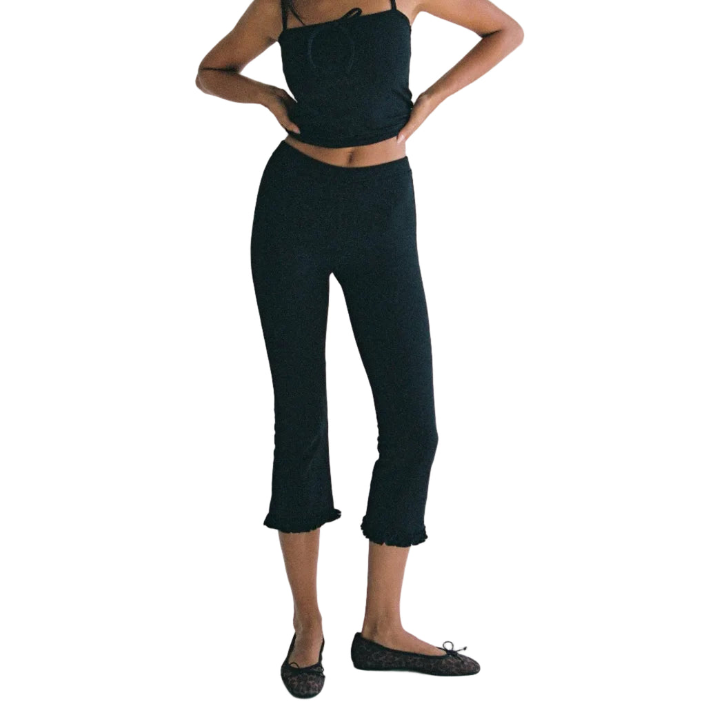 RUFFLE CAPRI IN ONYX