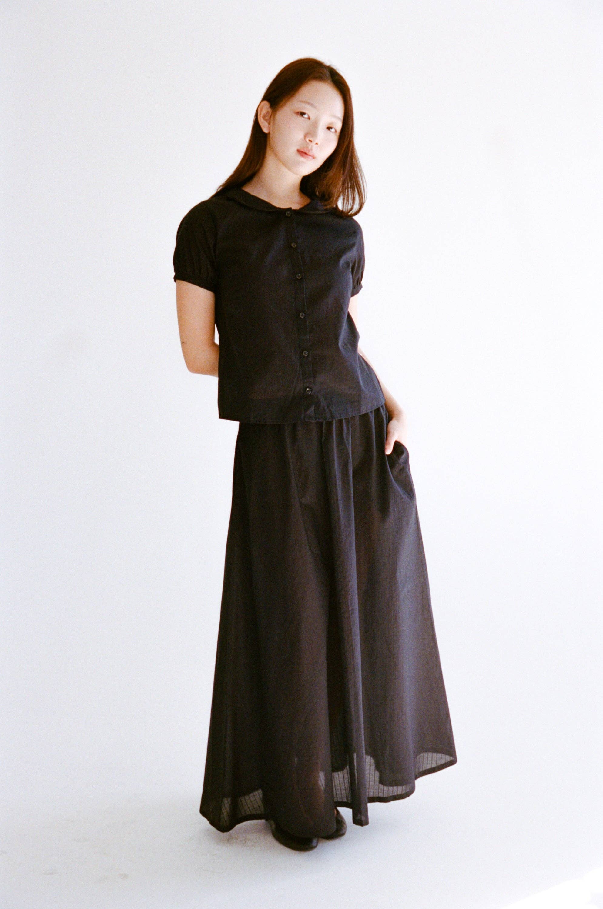 PUFF SLEEVE BUTTON DOWN IN ONYX DOBBY