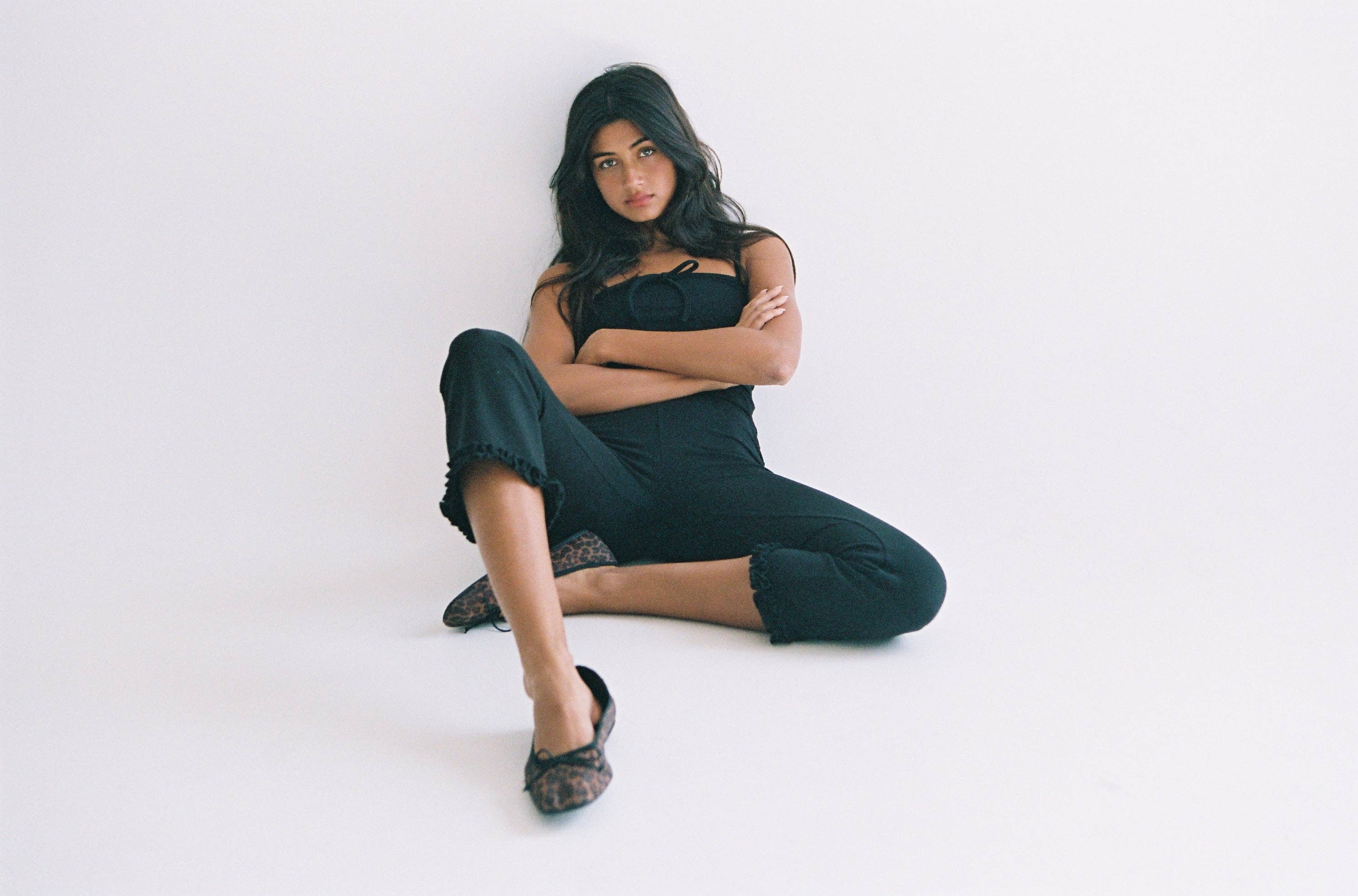 RUFFLE CAPRI IN ONYX