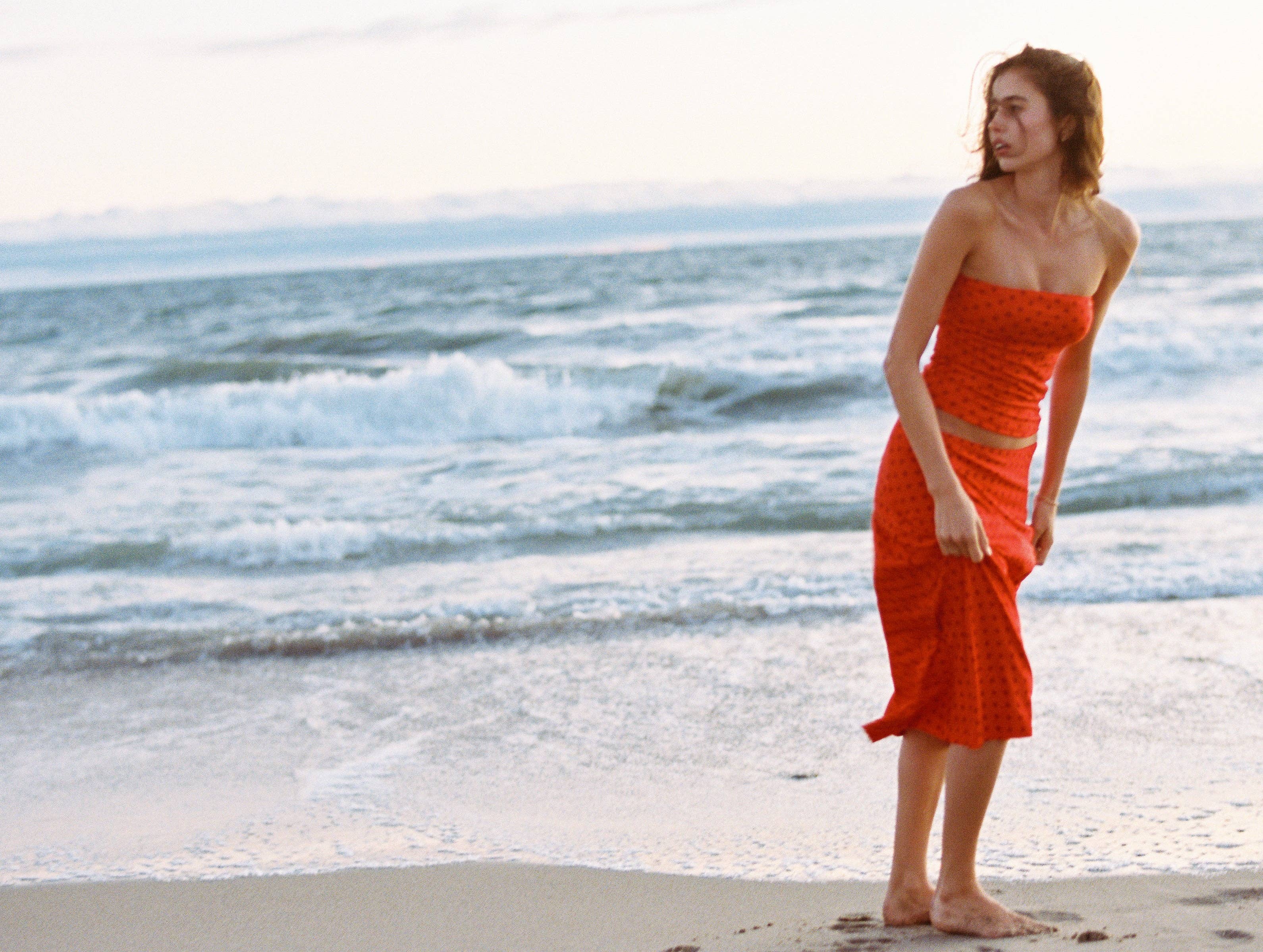SIMPLE TUBE TOP IN CHILI PEPPER