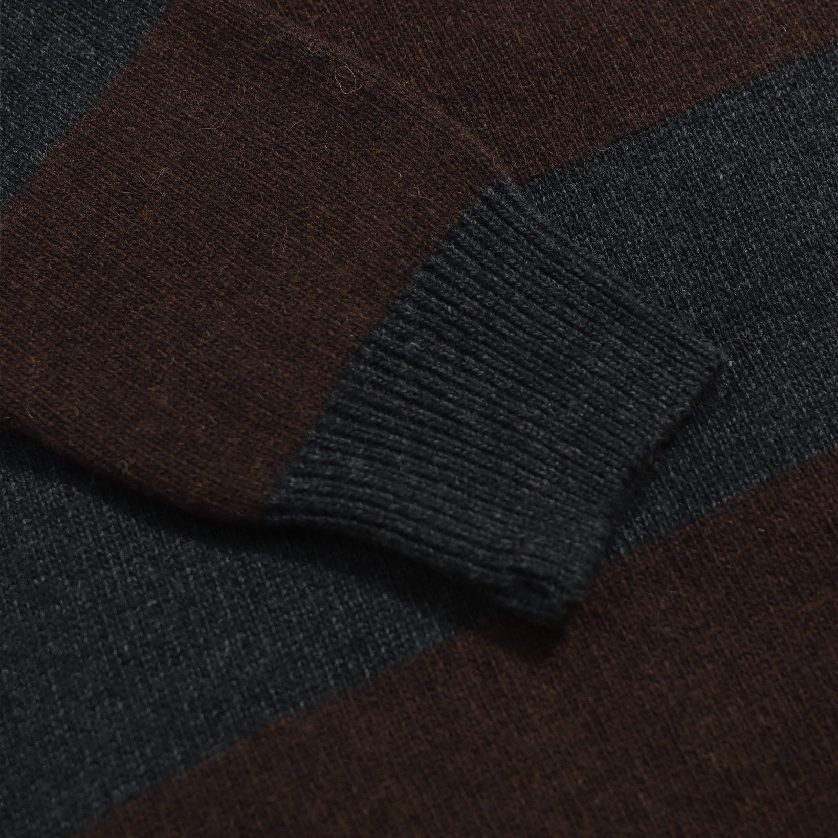 COMBIN STRIPED KNIT - GREY / BROWN