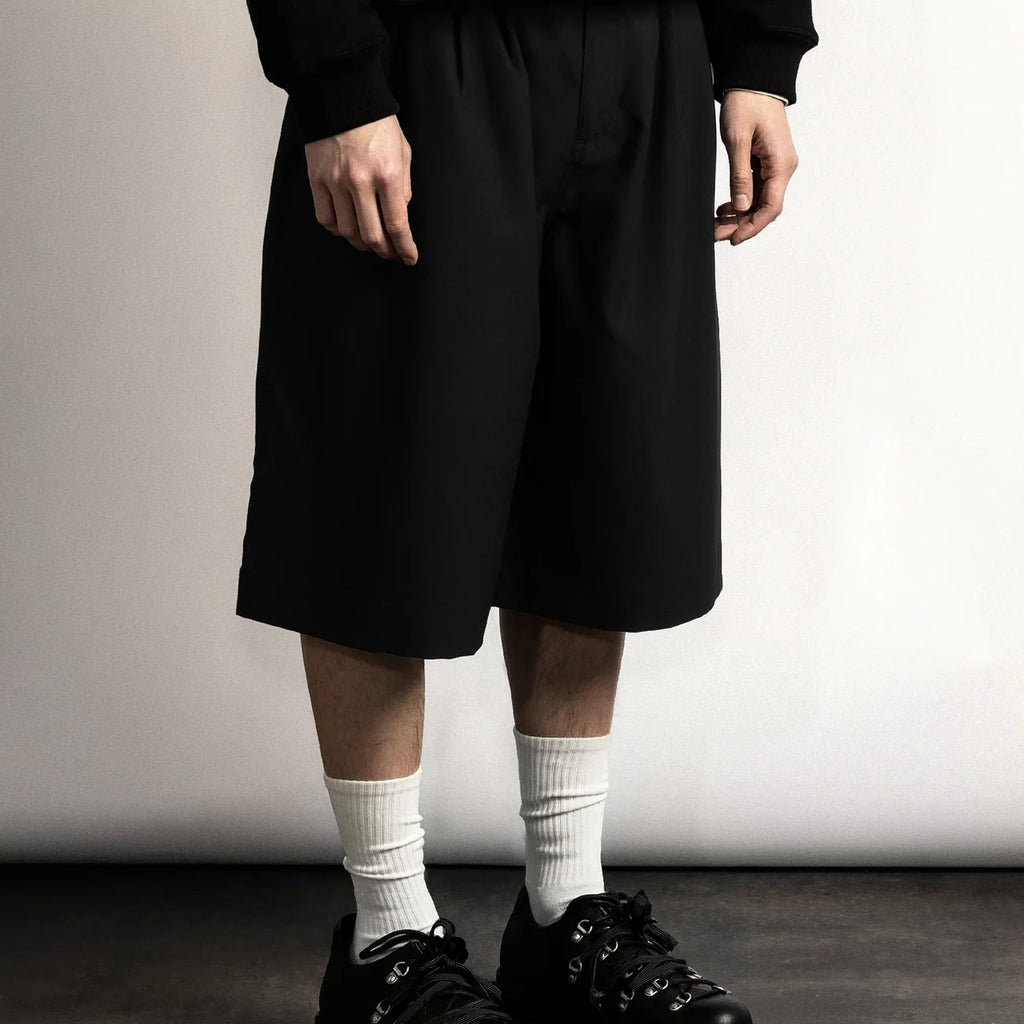 The Triple Pleat Shorts - Black