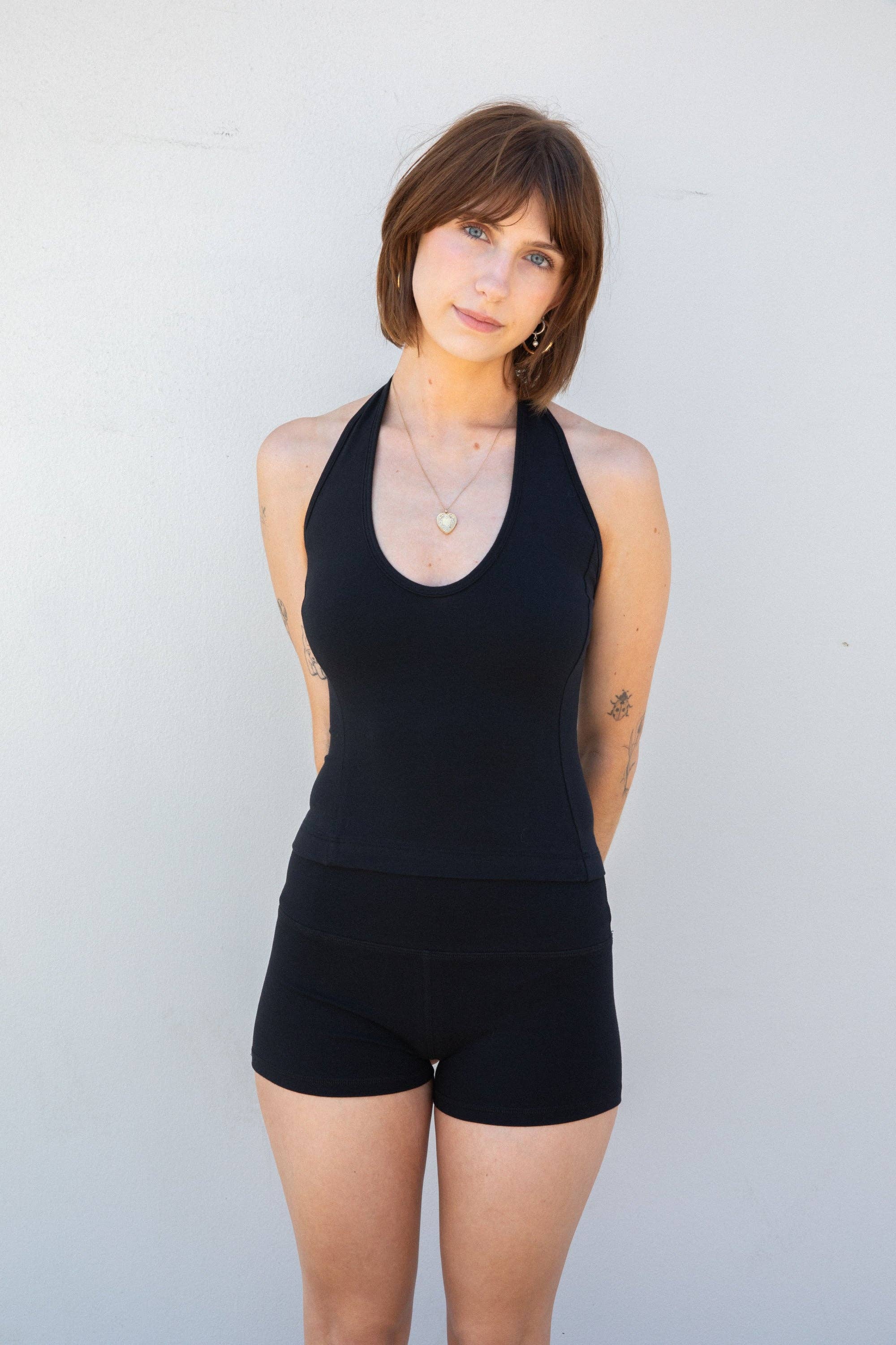 SPORTY HALTER TOP IN ONYX