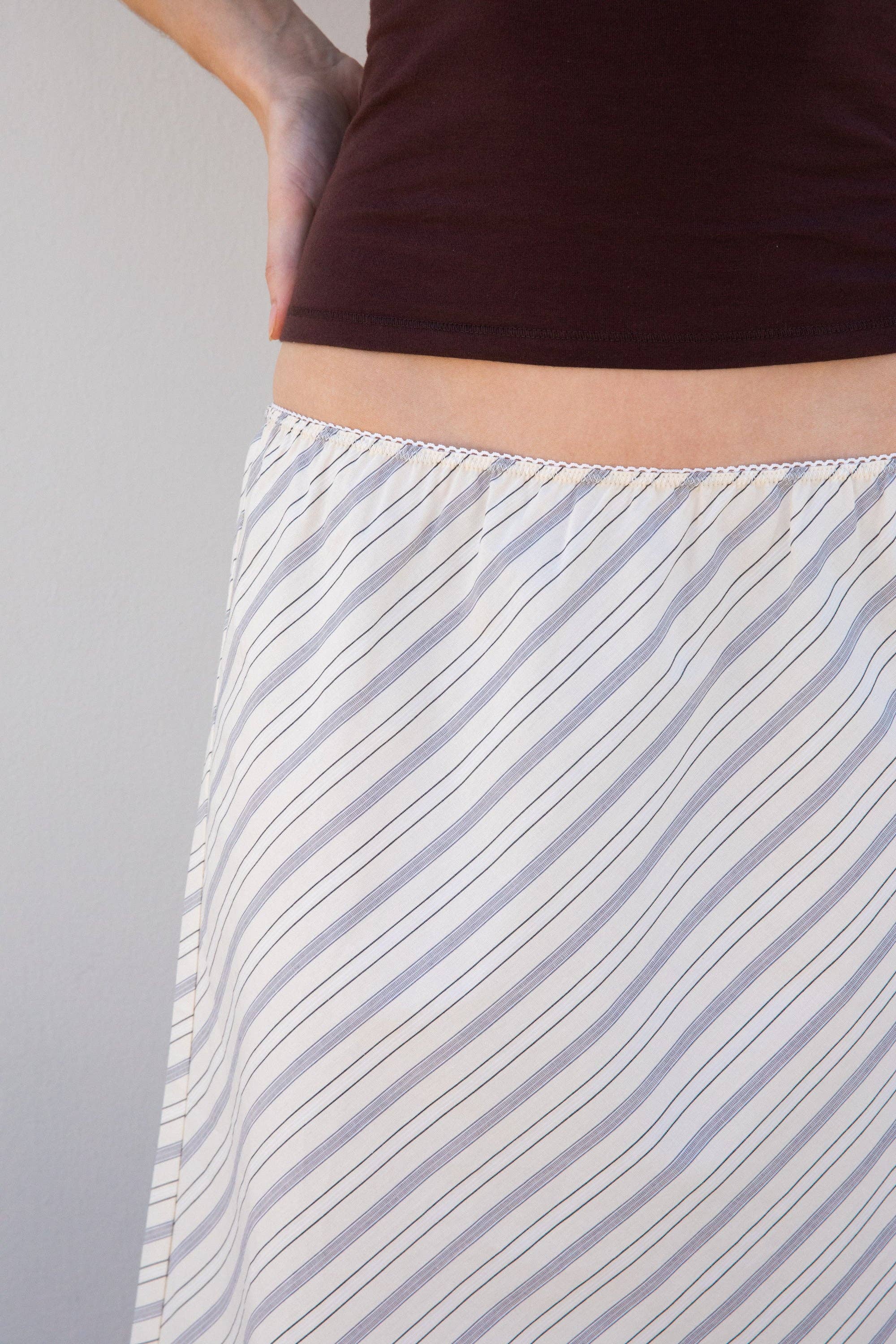 WOVEN BIAS MIDI SLIP SKIRT IN MERINGUE
